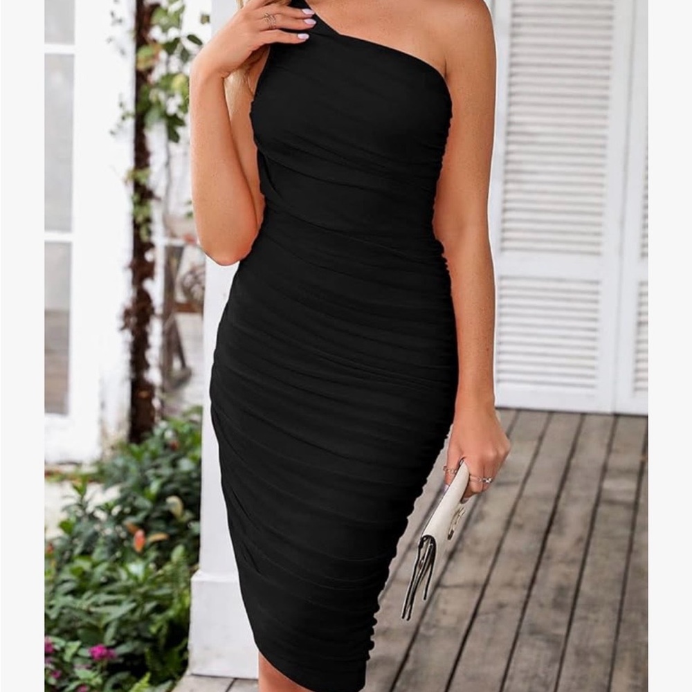 PrettyLittleThing Elegant Black One-Shoulder Dress